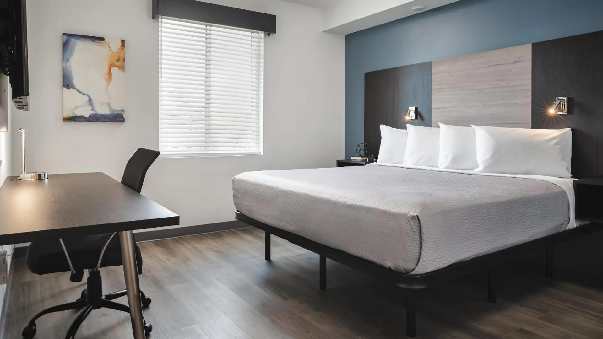 Stayapt Suites Charlotte North Huntersville Hotel